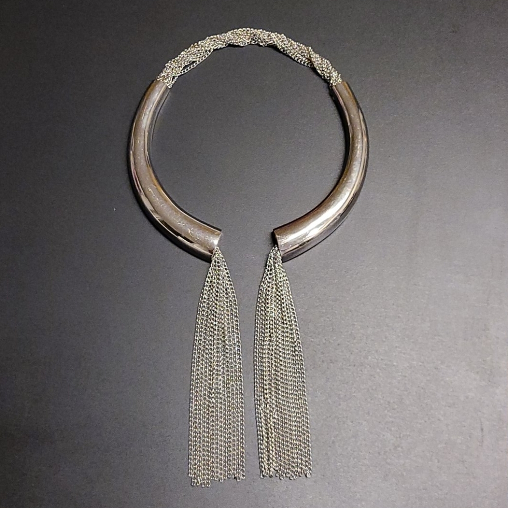 Open necklace.